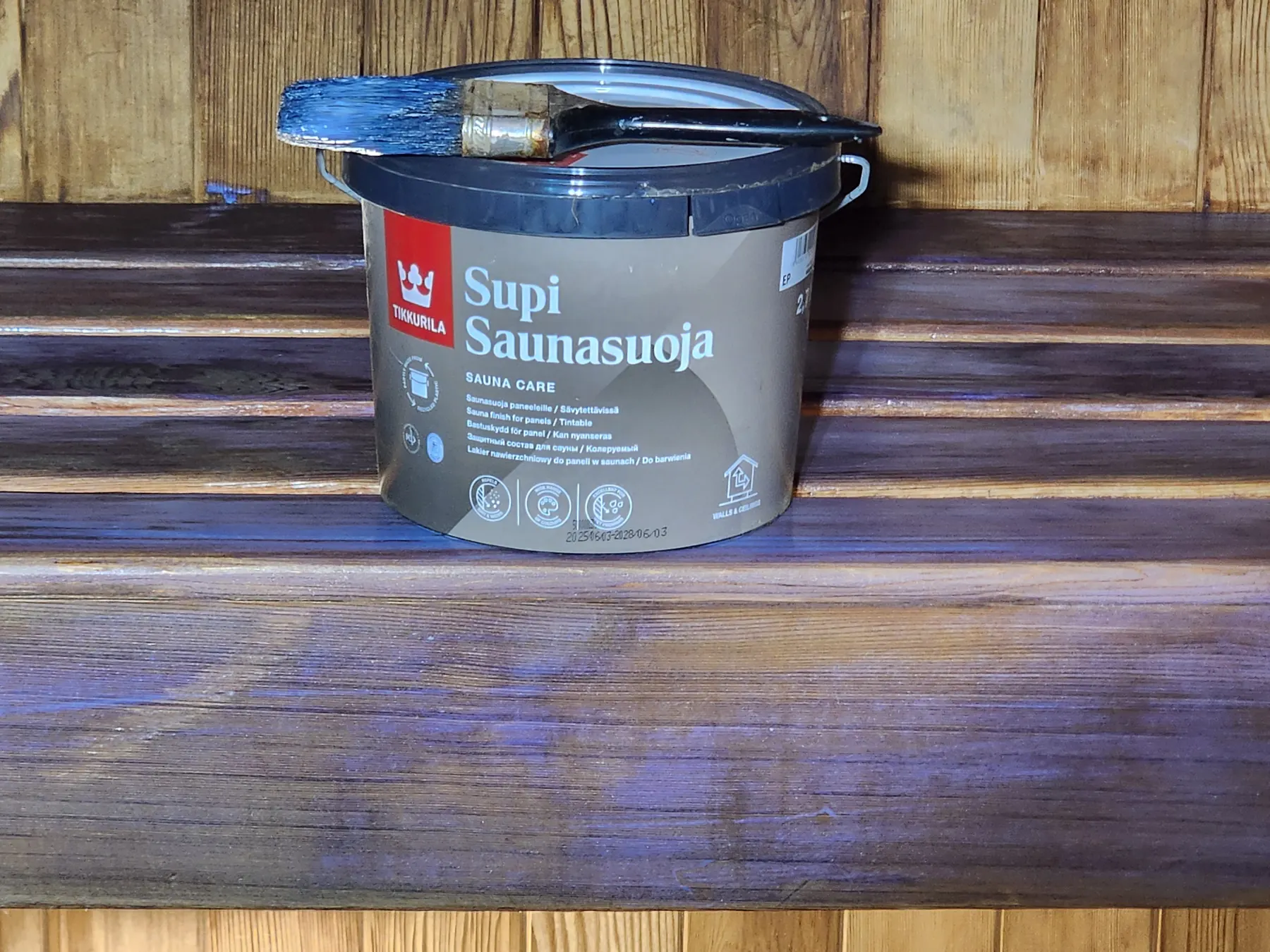 Supi Sauna Wax on the treated top bench